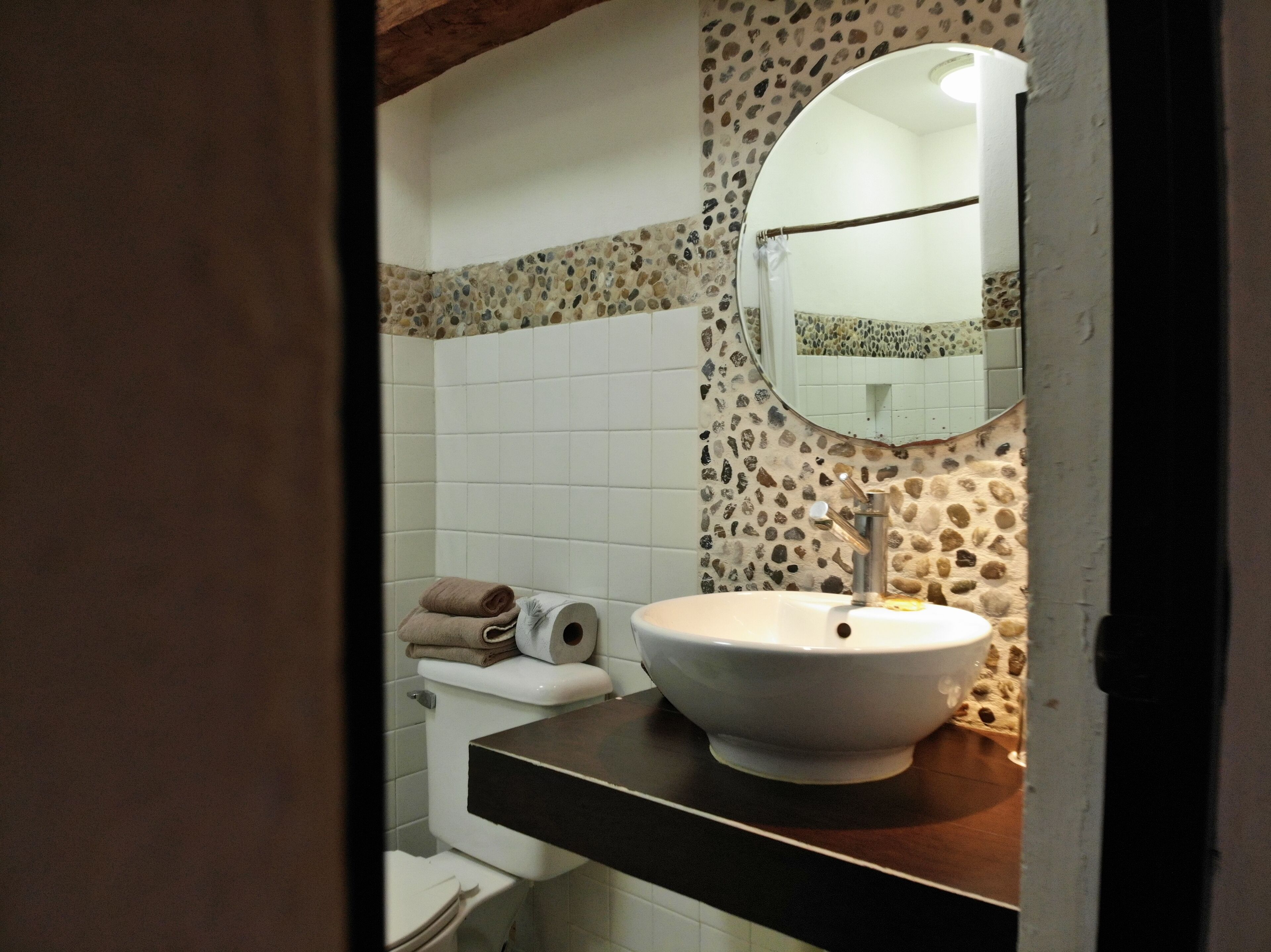 shower, free toiletries, hair dryer