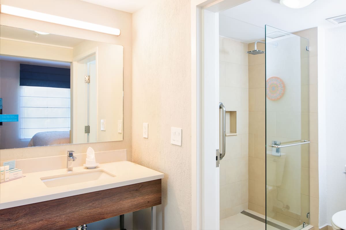 suite | premium bedding, in-room safe, desk, soundproofing