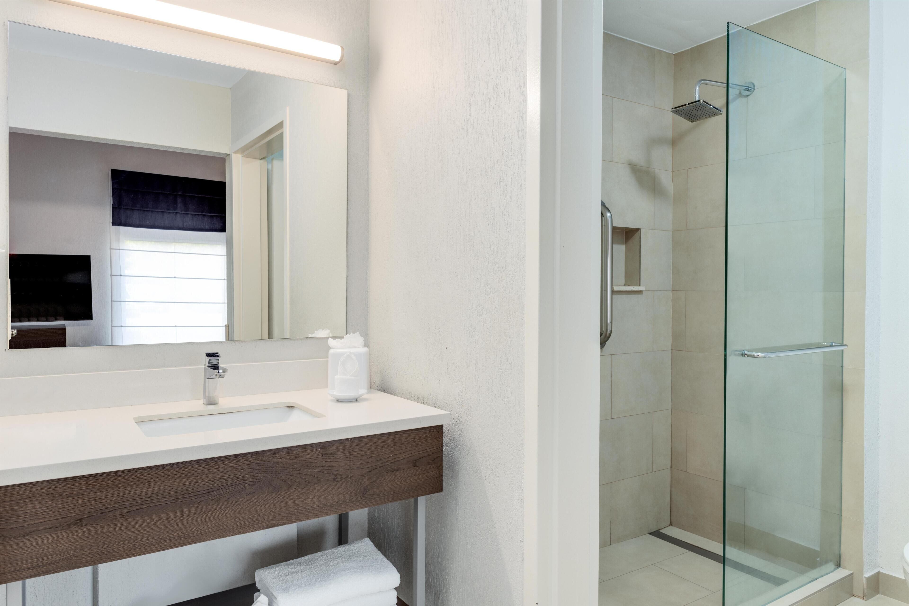 Suite | Bathroom shower