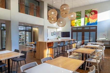 Free daily buffet breakfast . Hampton by Hilton San Jose Airport