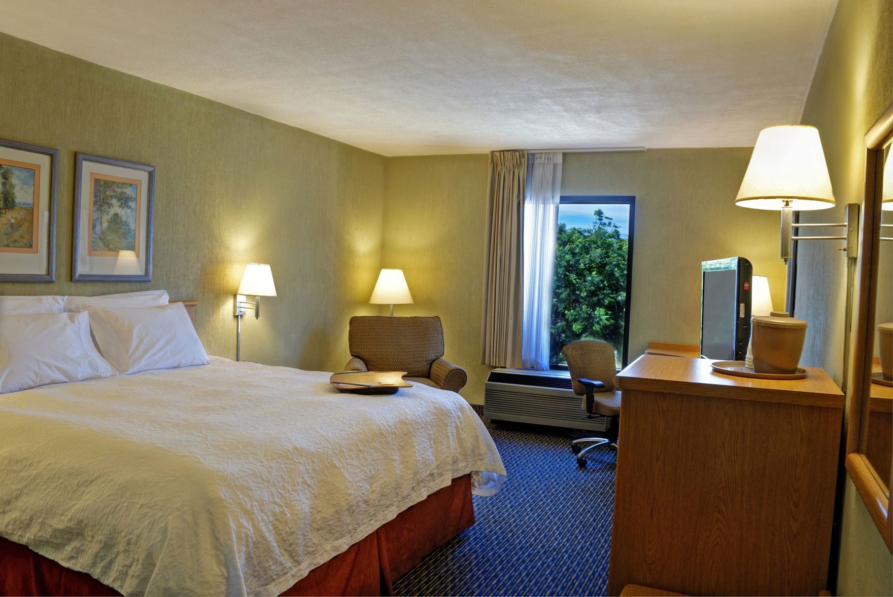 Premium bedding, in-room safe, desk, soundproofing