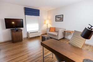 Studio, 1 King Bed, Accessible | Premium bedding, in-room safe, desk, soundproofing - Hampton by Hilton San Jose Airport (Rio Segundo)