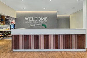 A reception desk with a sign that reads 'WELCOME TO THE PURAVIDA COUNTRY.'