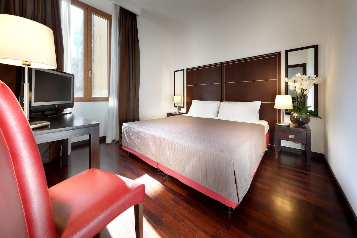 1 bedroom, premium bedding, minibar, in-room safe