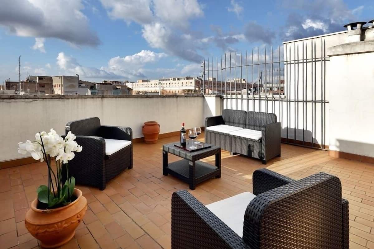 1 bedroom, premium bedding, minibar, in-room safe