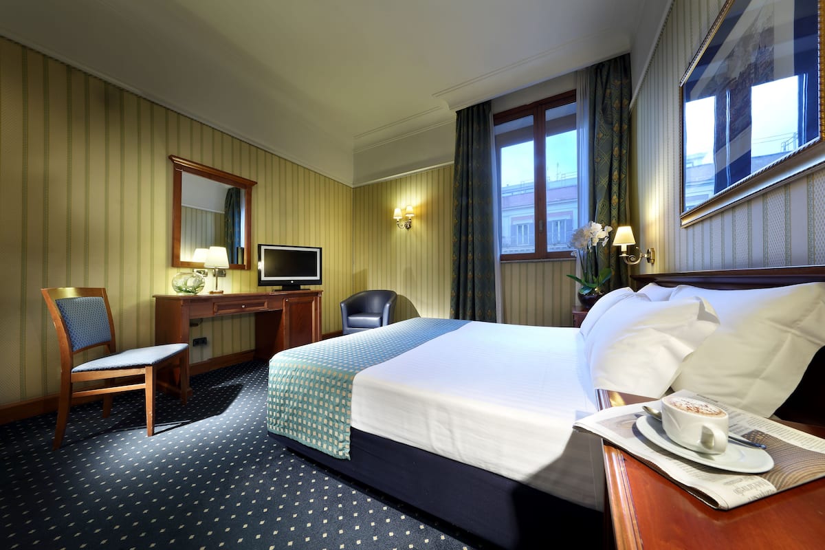 1 bedroom, premium bedding, minibar, in-room safe