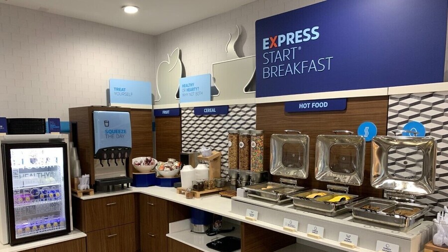 Holiday Inn Express & Suites Evansville North by IHG