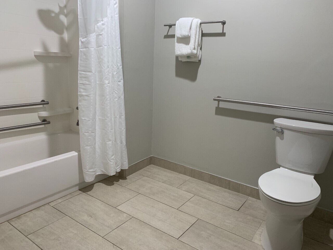 combined shower/bathtub, deep-soaking bathtub, free toiletries