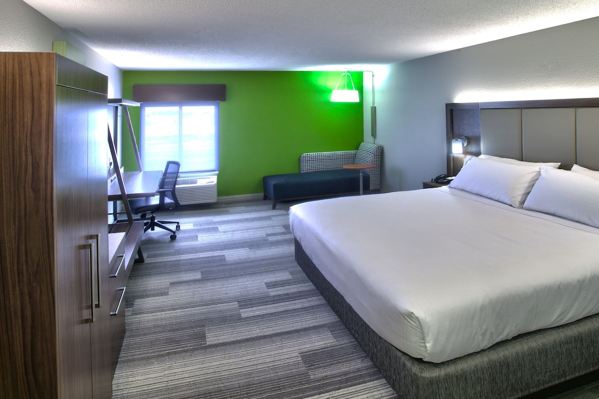 egyptian cotton sheets, premium bedding, pillow-top beds, in-room safe