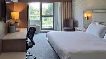 Room, 1 King Bed, Non Smoking, Balcony | In-room safe, desk, iron/ironing board, free cribs/infant beds