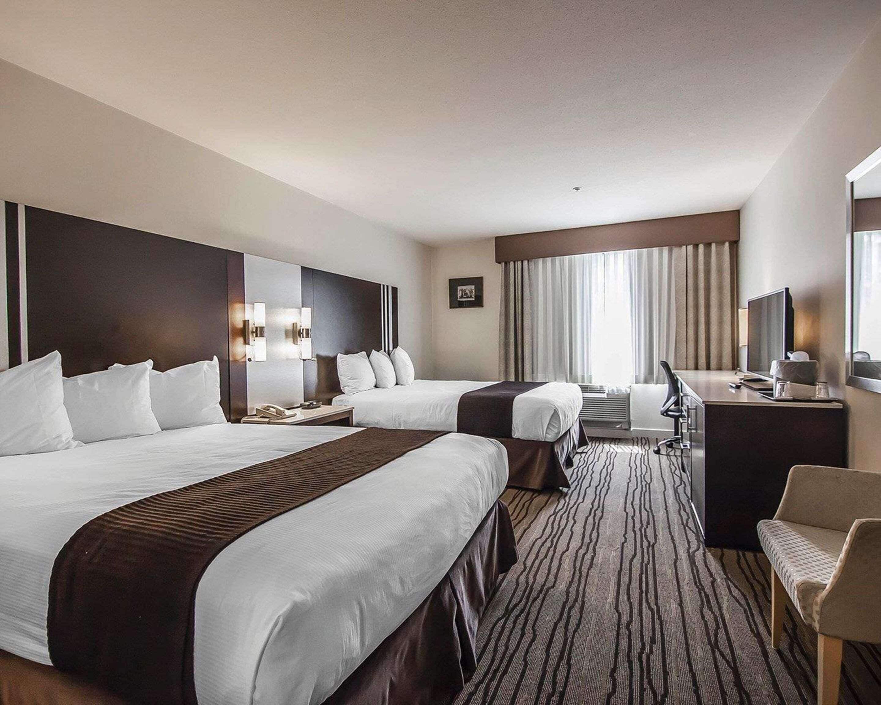 Caja de seguridad en la habitación y escritorio 
