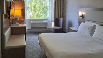 Quarto standard, 1 cama Queen, para não fumantes | Cofres nos quartos, escrivaninha, ferros/tábuas de passar roupa