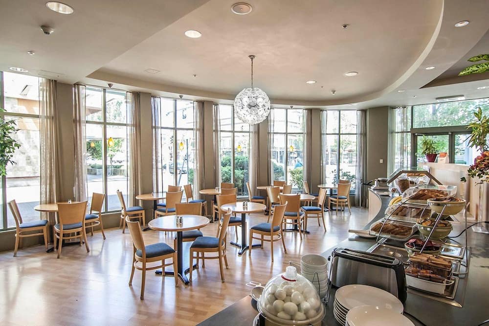 Comfort Hotel Vancouver Airport