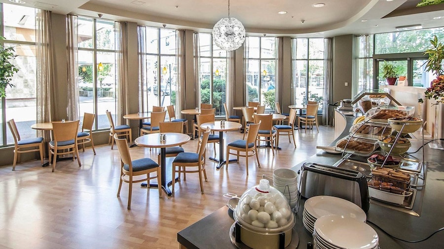 Comfort Hotel Vancouver Airport