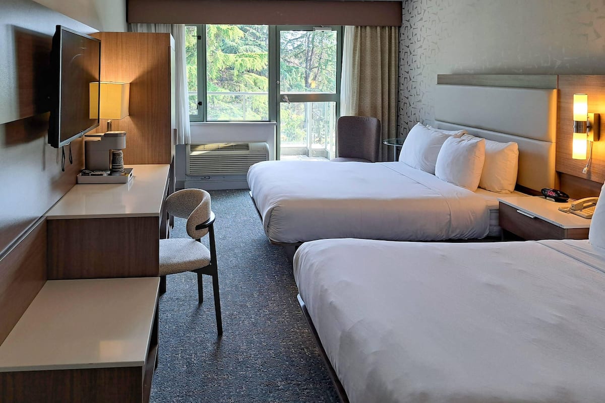 Caja de seguridad en la habitación y escritorio