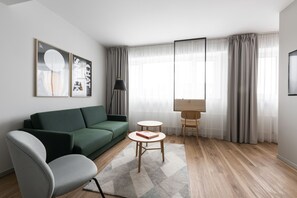 Habitación familiar | Zona de estar | Una televisión LCD