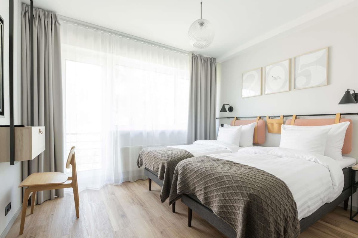 Habitación clásica, 2 camas individuales | Escritorio, espacio para trabajar con un portátil, cortinas opacas