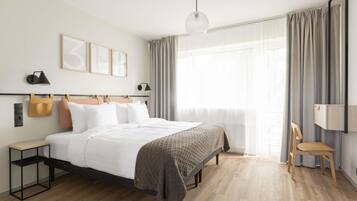Superior Room, 1 King Bed | Desk, laptop workspace, blackout curtains, soundproofing