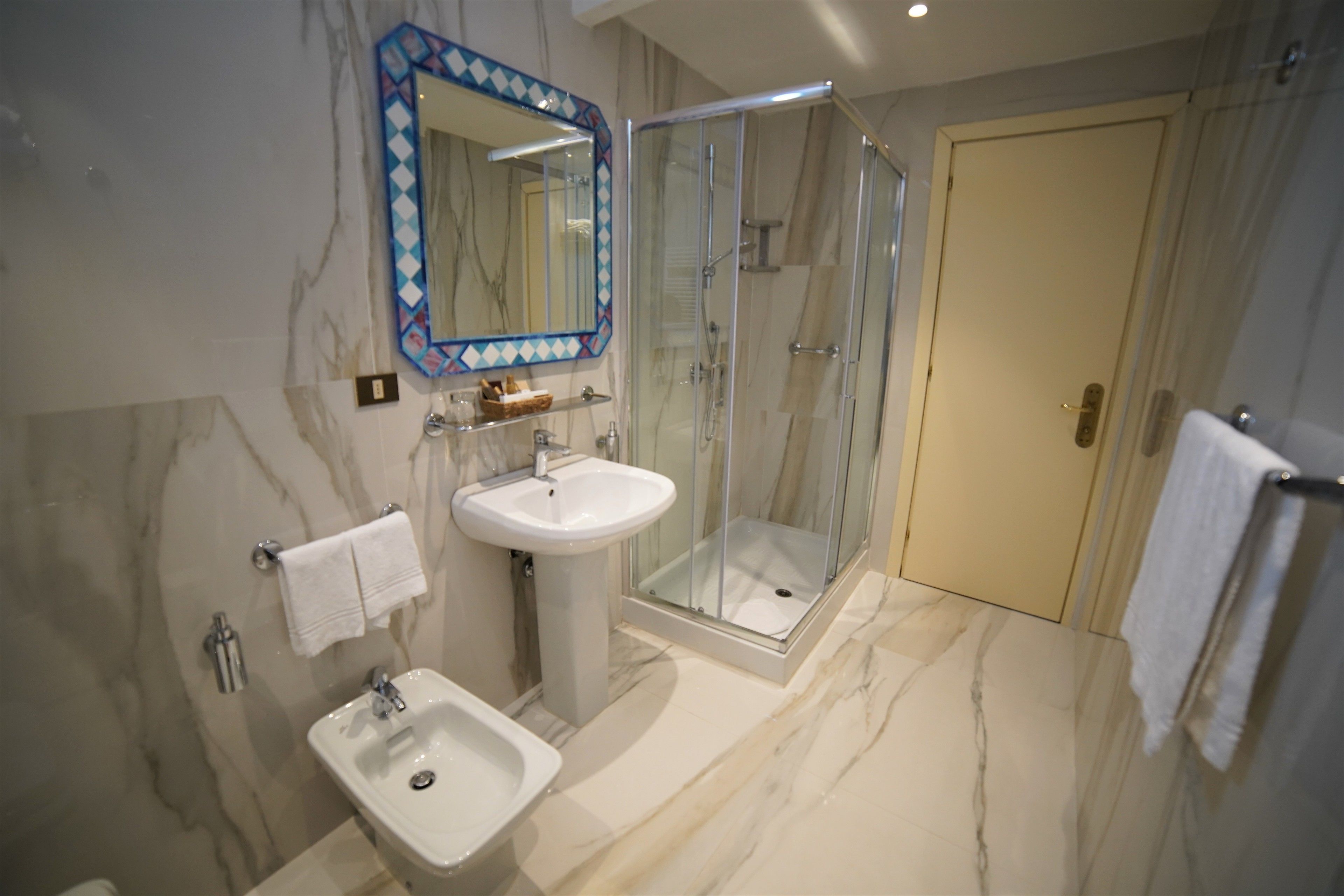 shower, rainfall showerhead, free toiletries, hair dryer