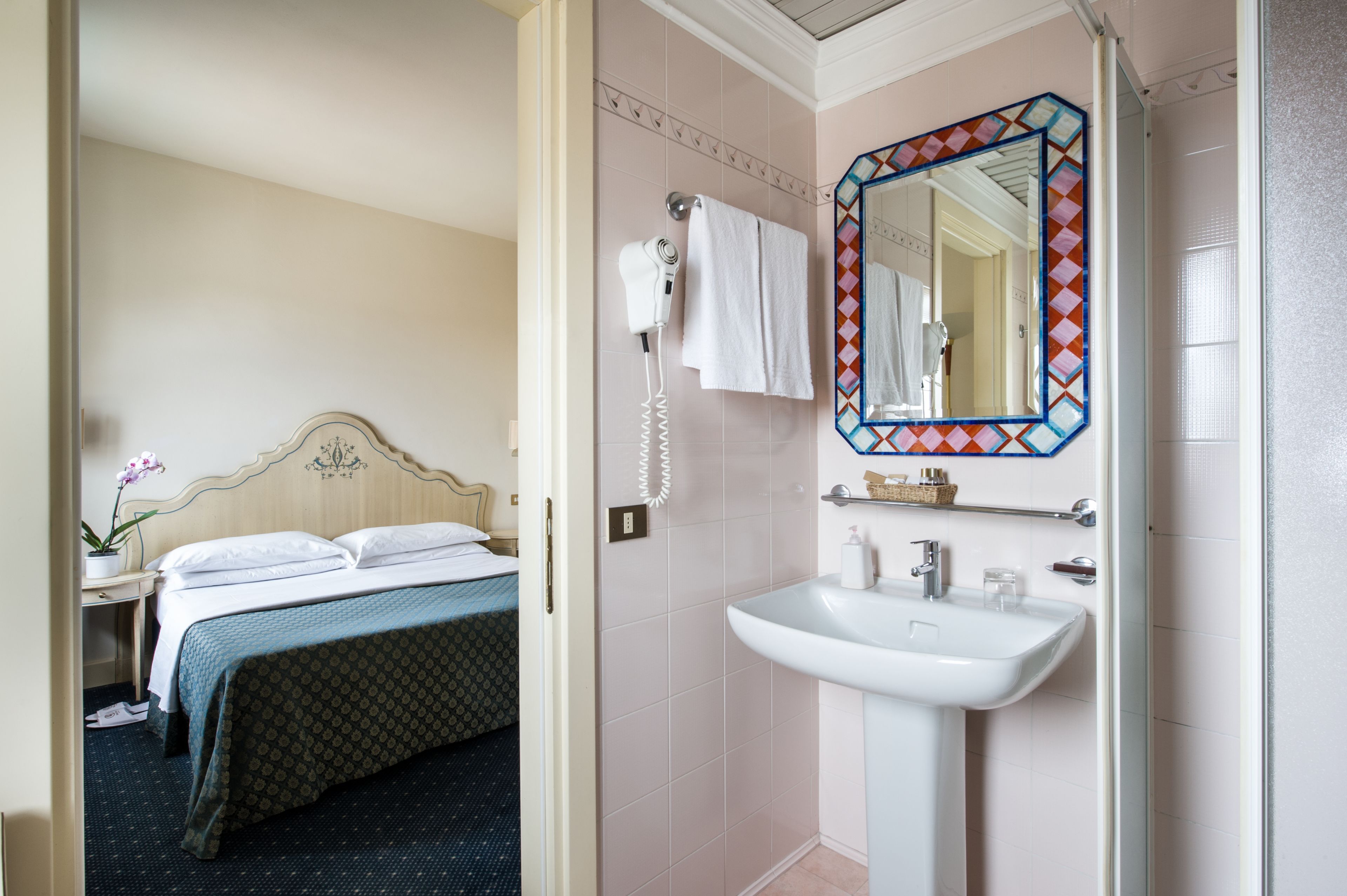 shower, rainfall showerhead, free toiletries, hair dryer