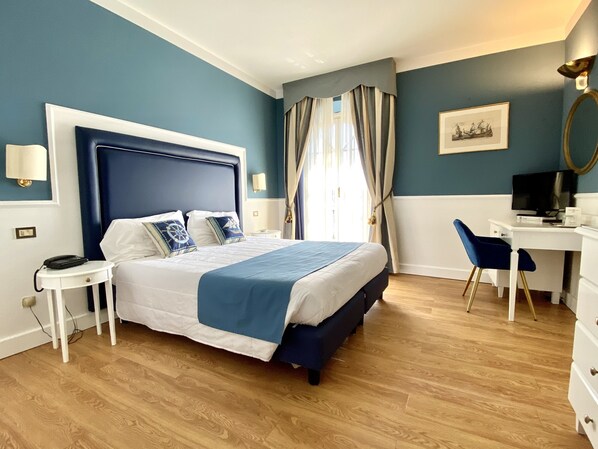 Minibar, Zimmersafe, Schreibtisch, laptopgeeigneter Arbeitsplatz