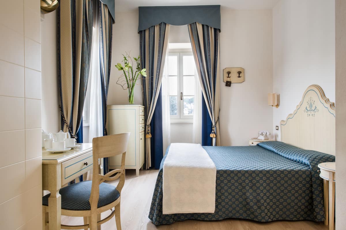 minibar, in-room safe, desk, laptop workspace