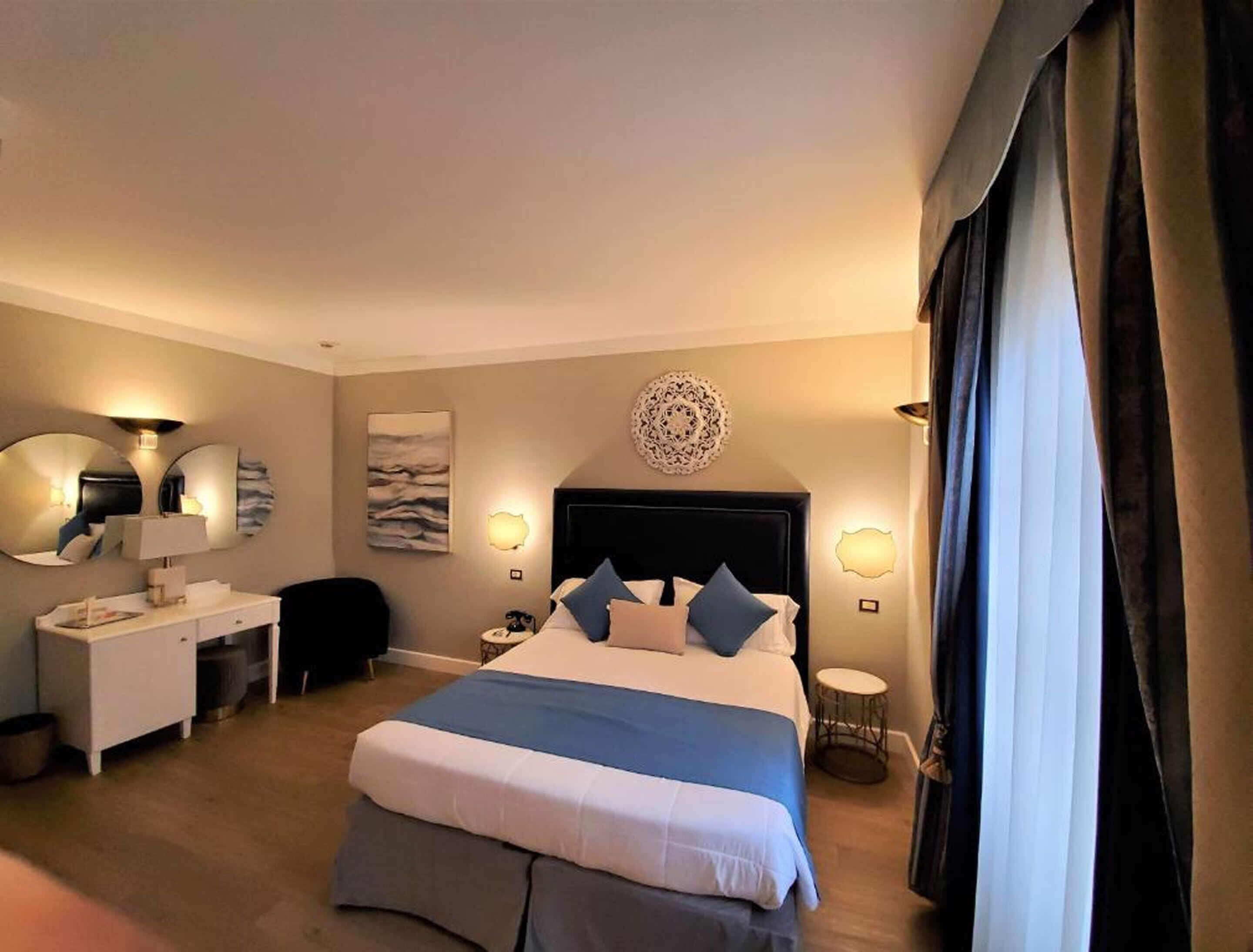 deluxe double room | minibar, in-room safe, desk, laptop workspace