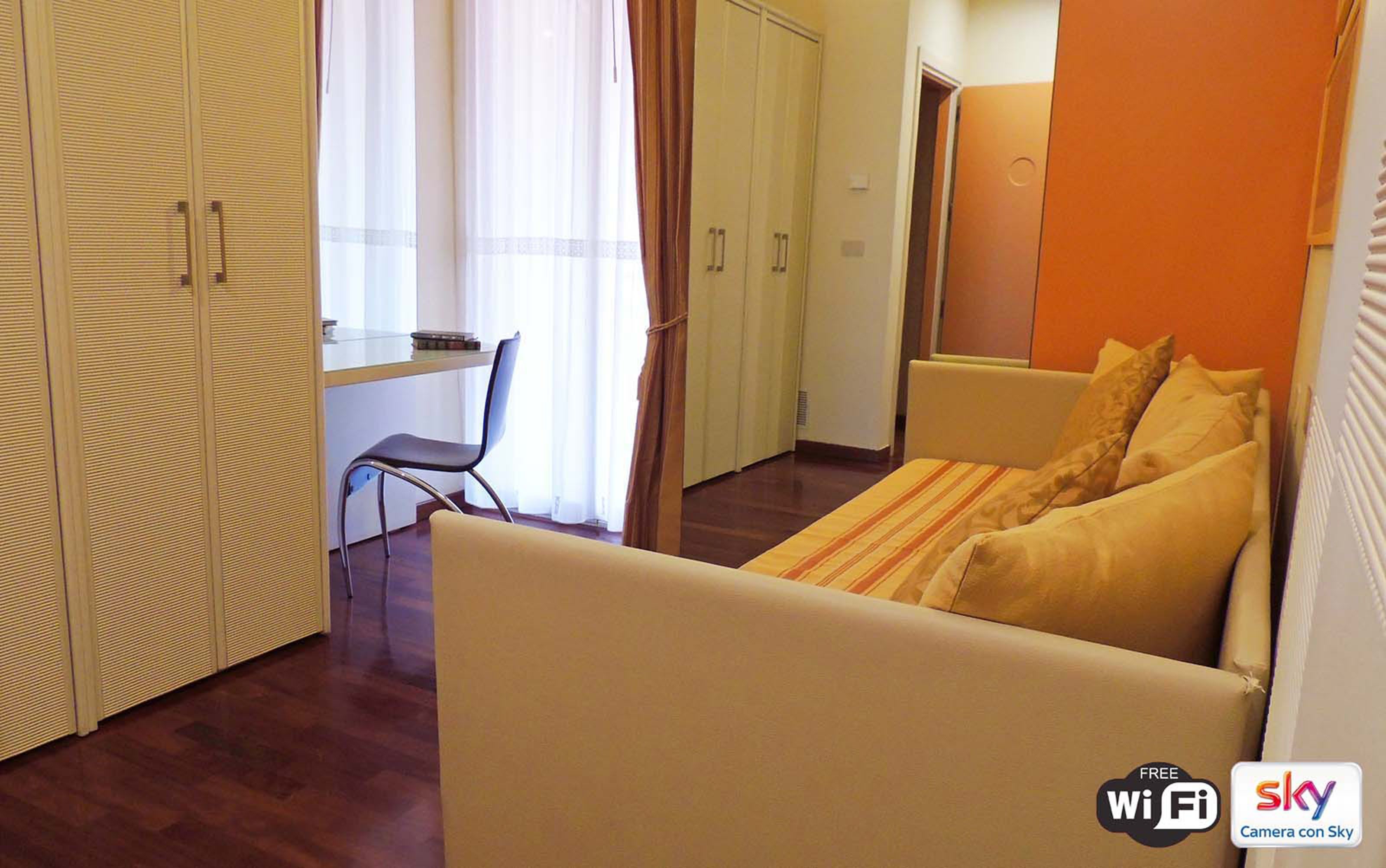 suite, connecting rooms | 1 bedroom, minibar, in-room safe, soundproofing