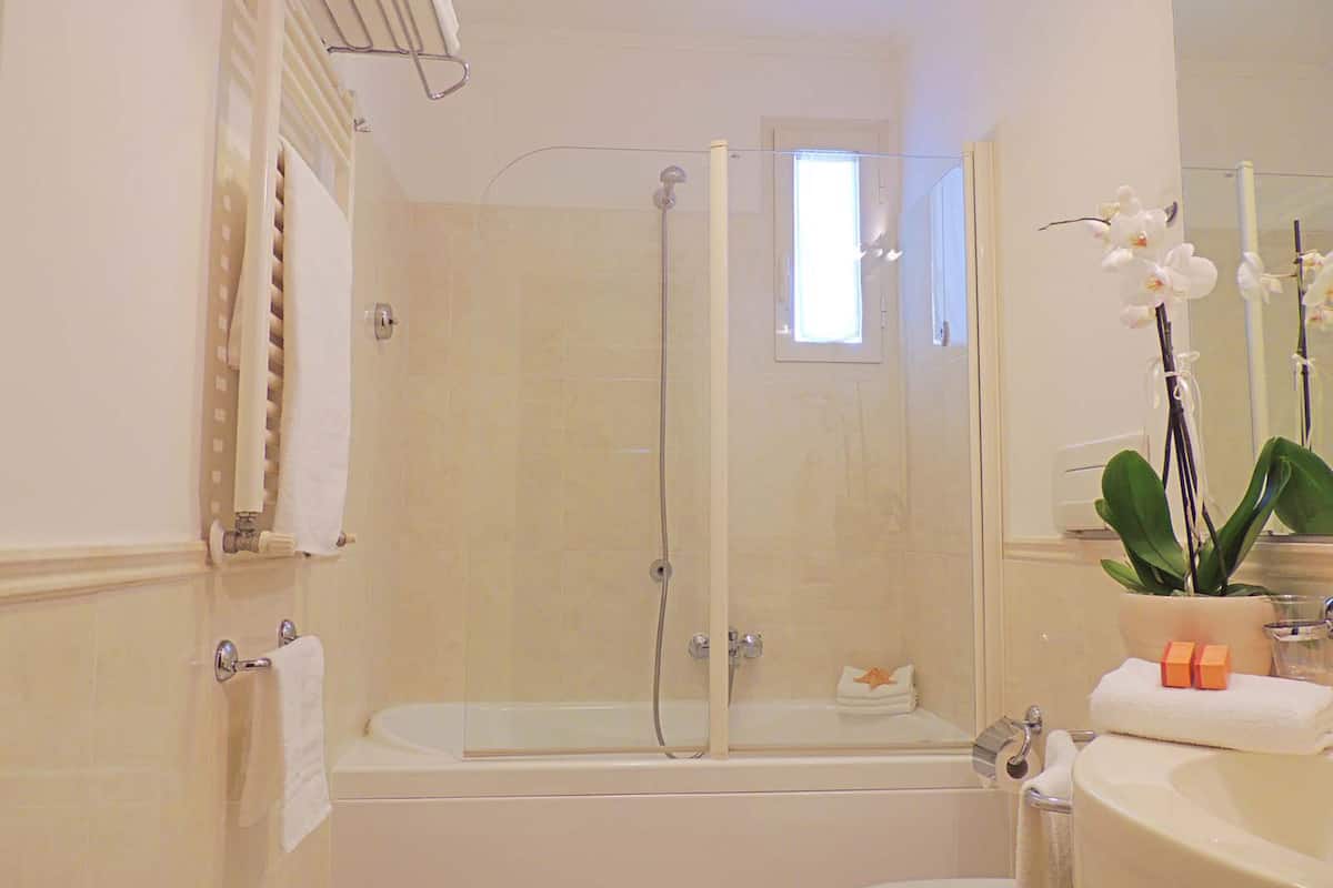 superior room | bathroom | shower, free toiletries, hair dryer, bidet