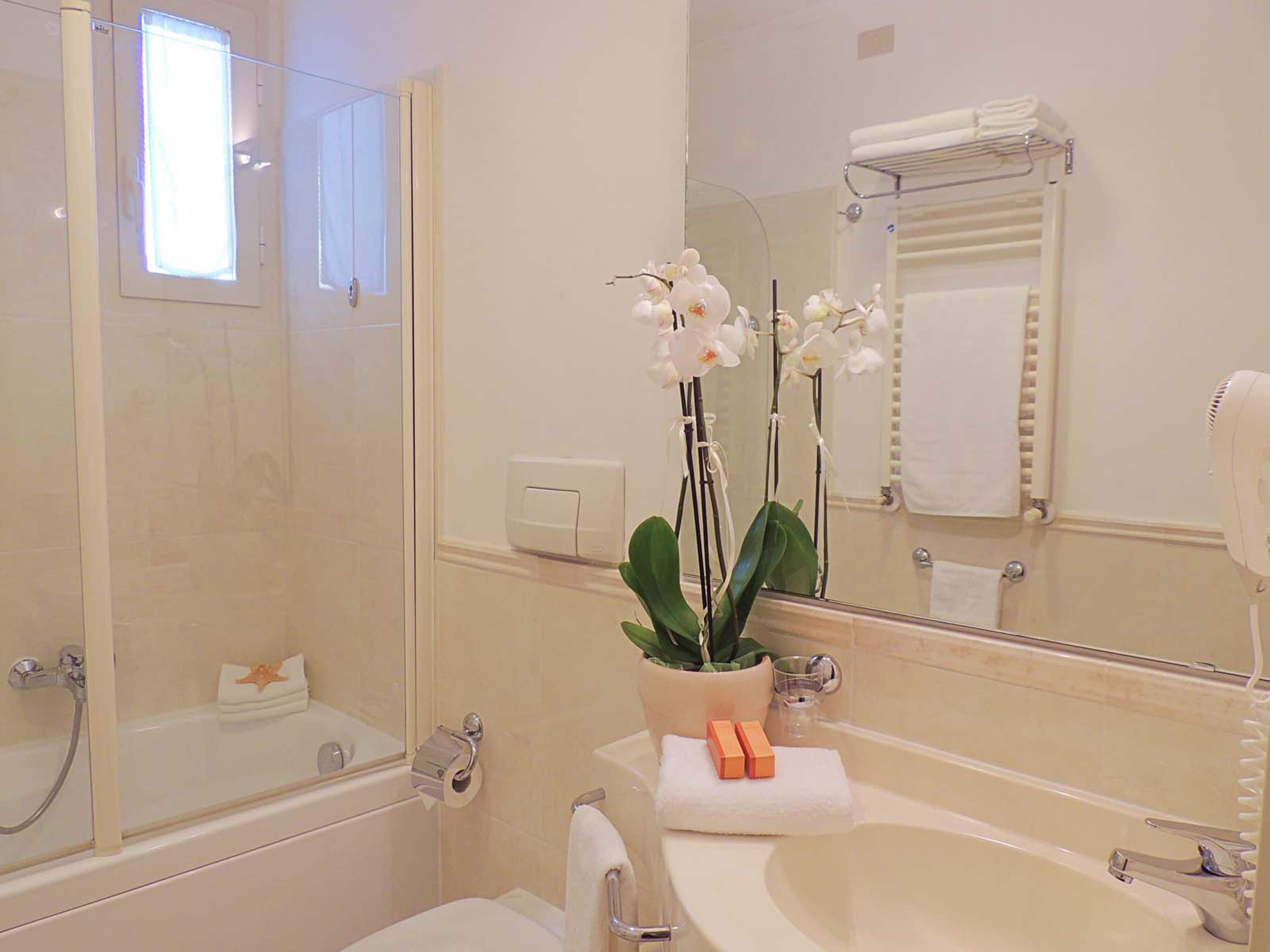 superior room | bathroom | shower, free toiletries, hair dryer, bidet