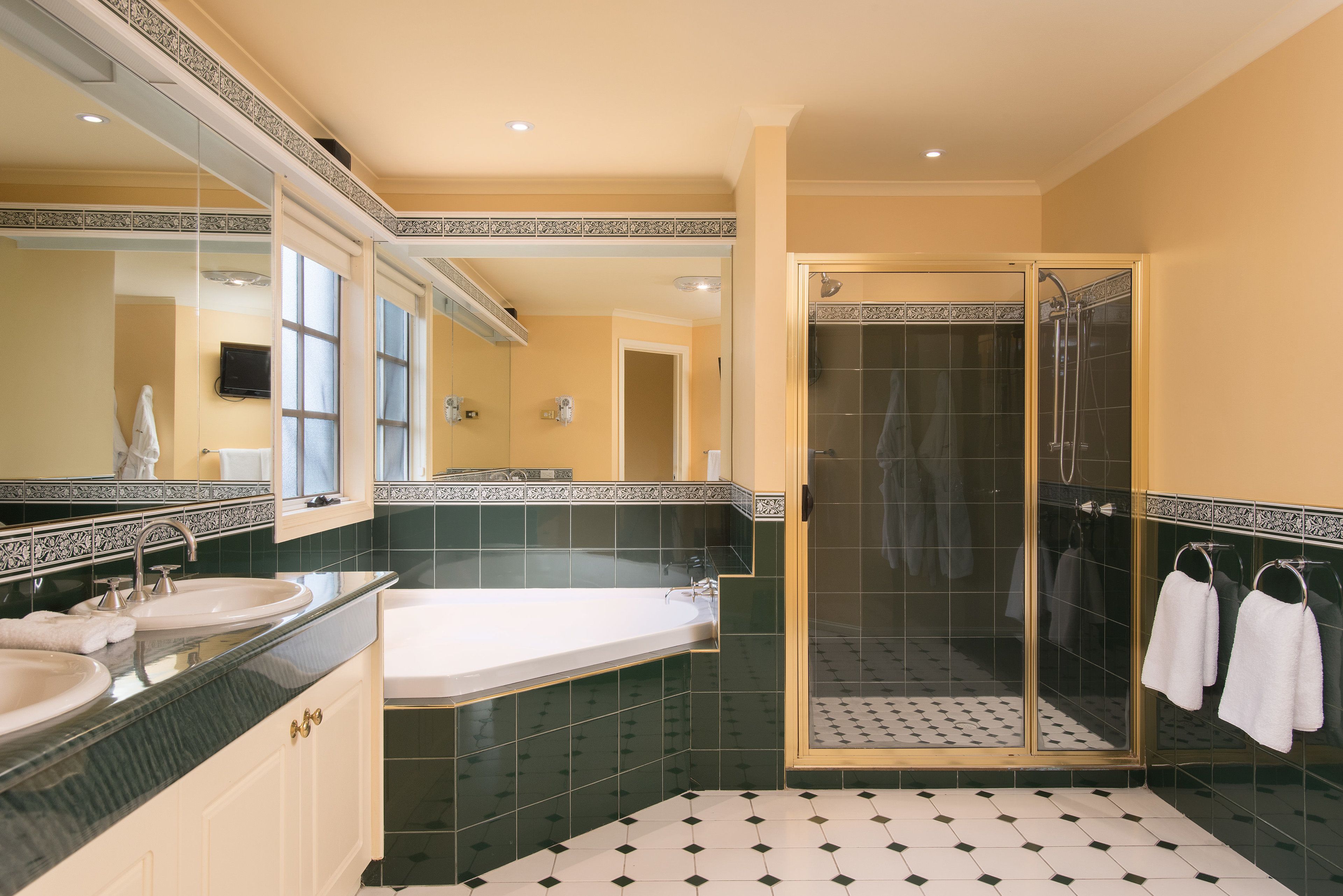 Country Club Villas — image 8