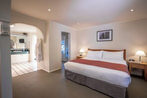 Suite | In-room safe, desk, laptop workspace, iron/ironing board