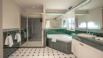 Suite | Bathroom