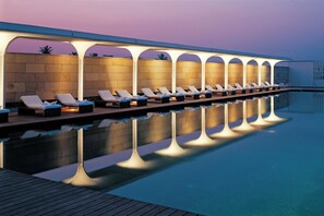 A poolside area with lounge chairs and a reflection pool. - ITC Sonar, a Luxury Collection Hotel, Kolkata (Kolkata)