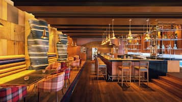 4 restaurants; breakfast, lunch, dinner and brunch served