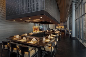 4 间餐厅,供应早餐、午餐和晚餐,国际美食