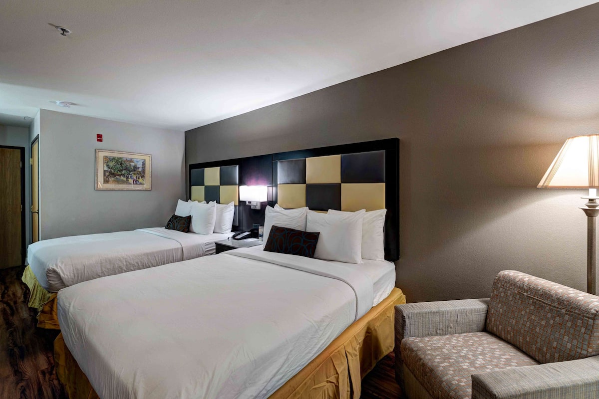 Standard Room, 2 Queen Beds, Non Smoking, Refrigerator & Microwave | Desk, laptop workspace, iron/ironing board, free cots/infant beds
