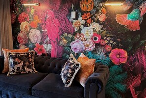 Riverfront Executive Suite | Living area