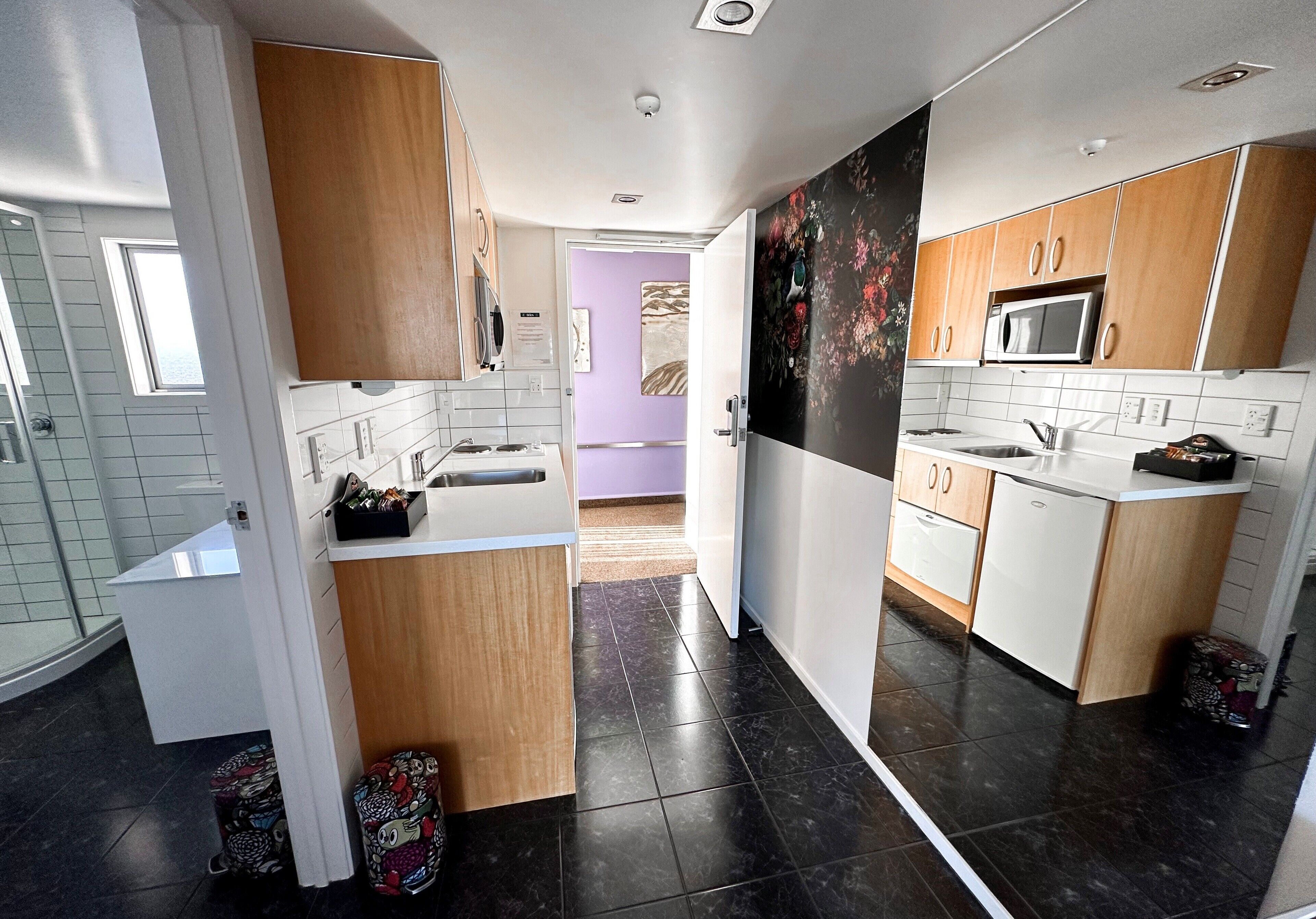 riverfront first floor mezzanine suite | private kitchen