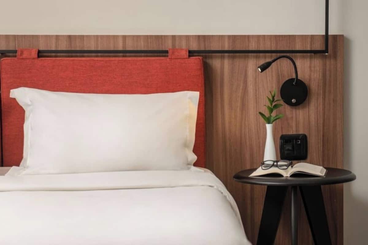 Luxo Superior Twin - 2 Camas Solteiro e 1 Sofá Cama | Minibar, in-room safe, desk, blackout drapes