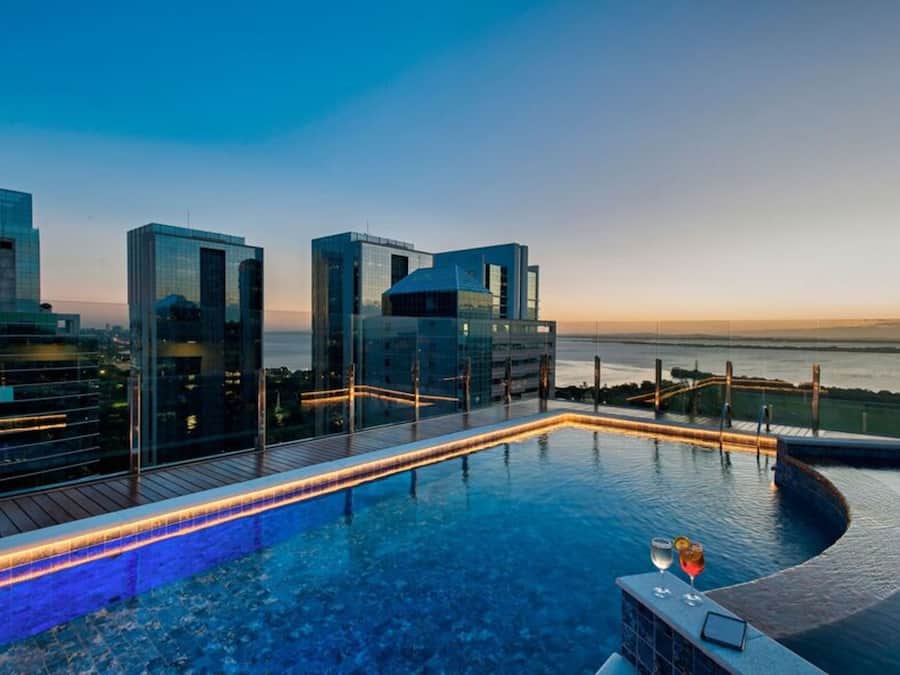 AuĂenpool, LiegestĂŒhle