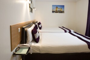 Family Room | Iron/ironing board, free WiFi, bed sheets - Westpoint Hotel (London)