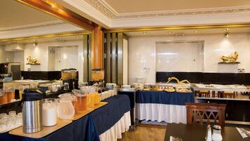 อาหารเช้าแบบบุฟเฟต์