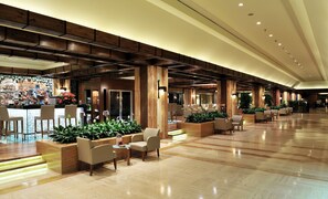 2 Bars/Lounges, Poolbar
