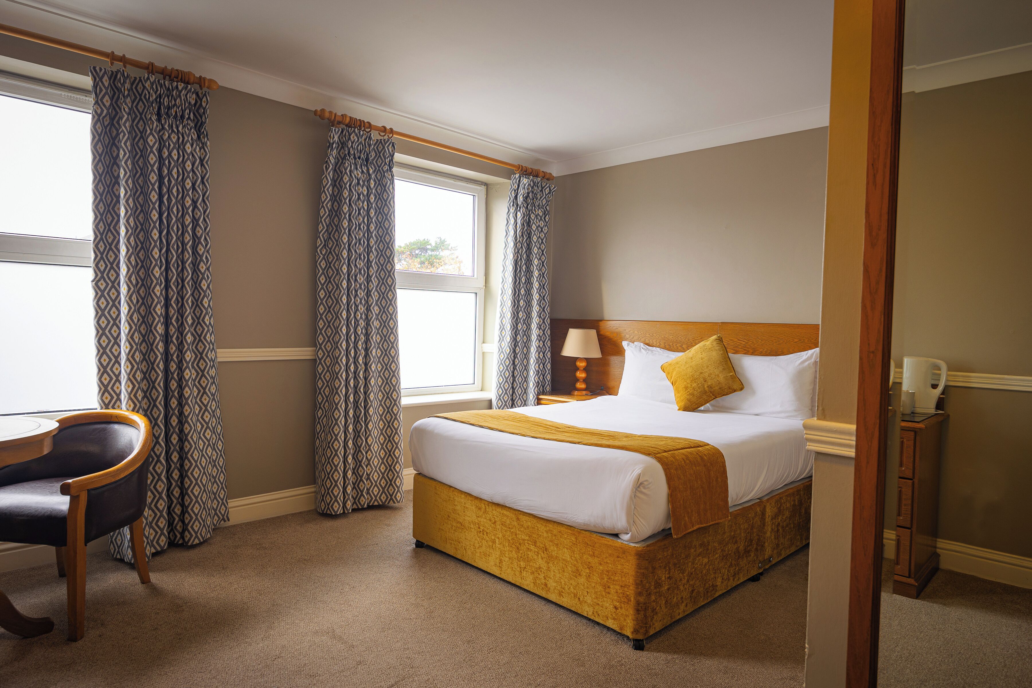 double room | desk, laptop workspace, iron/ironing board, free wifi