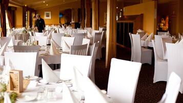 Daily full breakfast for a fee