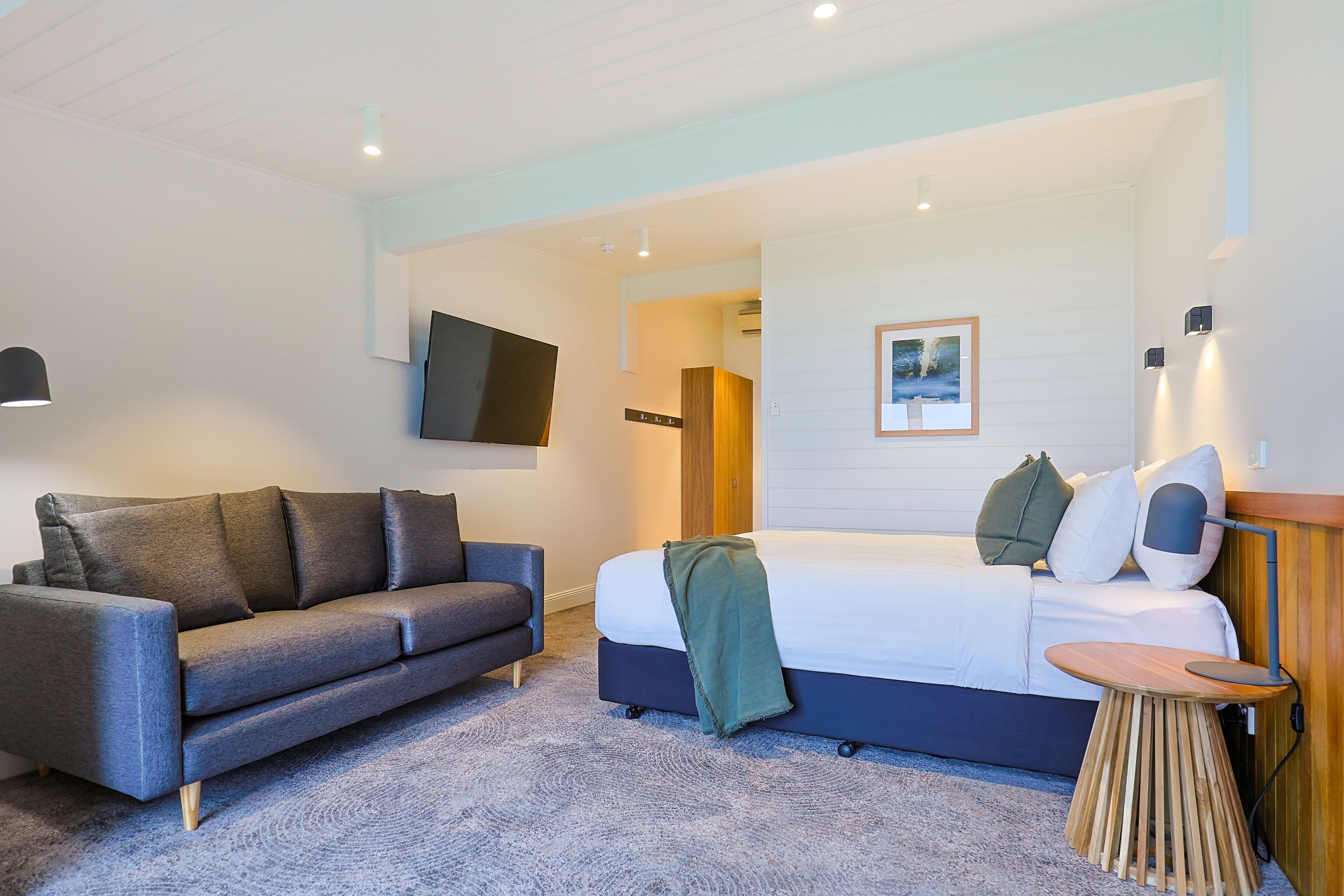 Harbour View Room | Premium bedding, desk, laptop workspace, blackout drapes