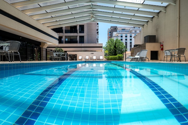 2 outdoor pools