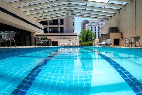 Indoor/outdoor pool