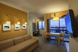 Suite – superior | Minibar, safe på rommet, skrivebord og blendingsgardiner